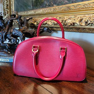 Louis Vuitton Epi Jasmin in red. The bag is in excellent condition!